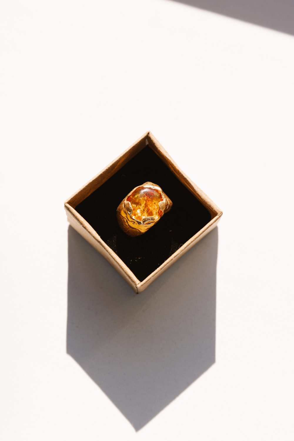 Barna Ambar Oro