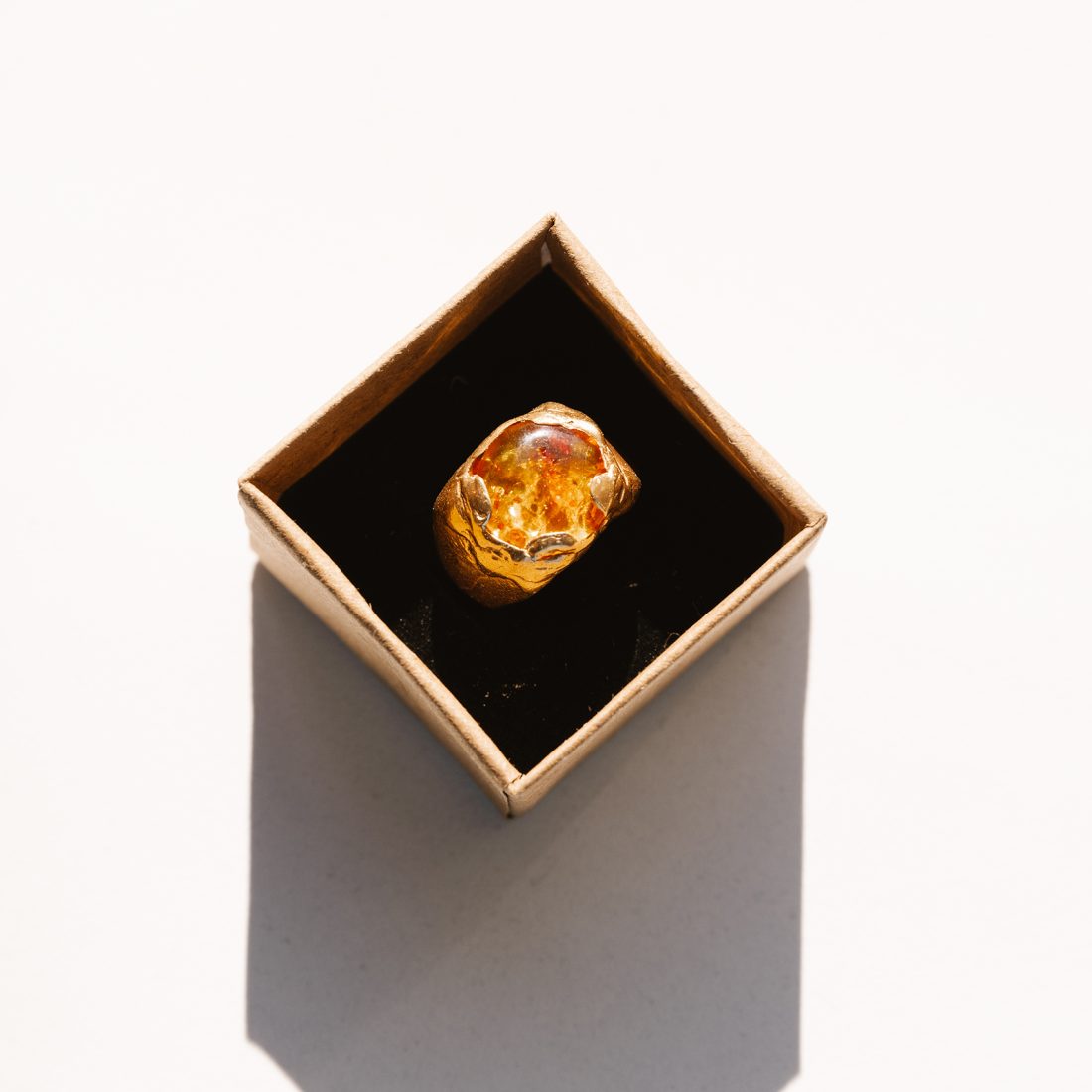 Barna Ambar Oro